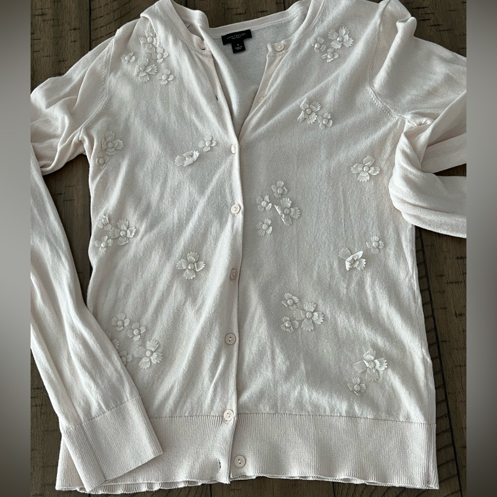 LOFT cream/off-White appliqué Floral Women's cardigan Sweater. Medium